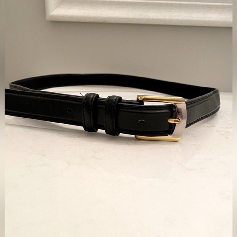 EUC MENS SIZE 44 DRESS BELT WITH A SILVER AND GOLD TONE BUCKLE